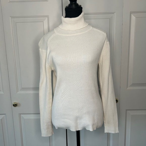 M-o-l-o Cream Turtleneck Long Sleeve Knit Sweater in Size M - Picture 3 of 5